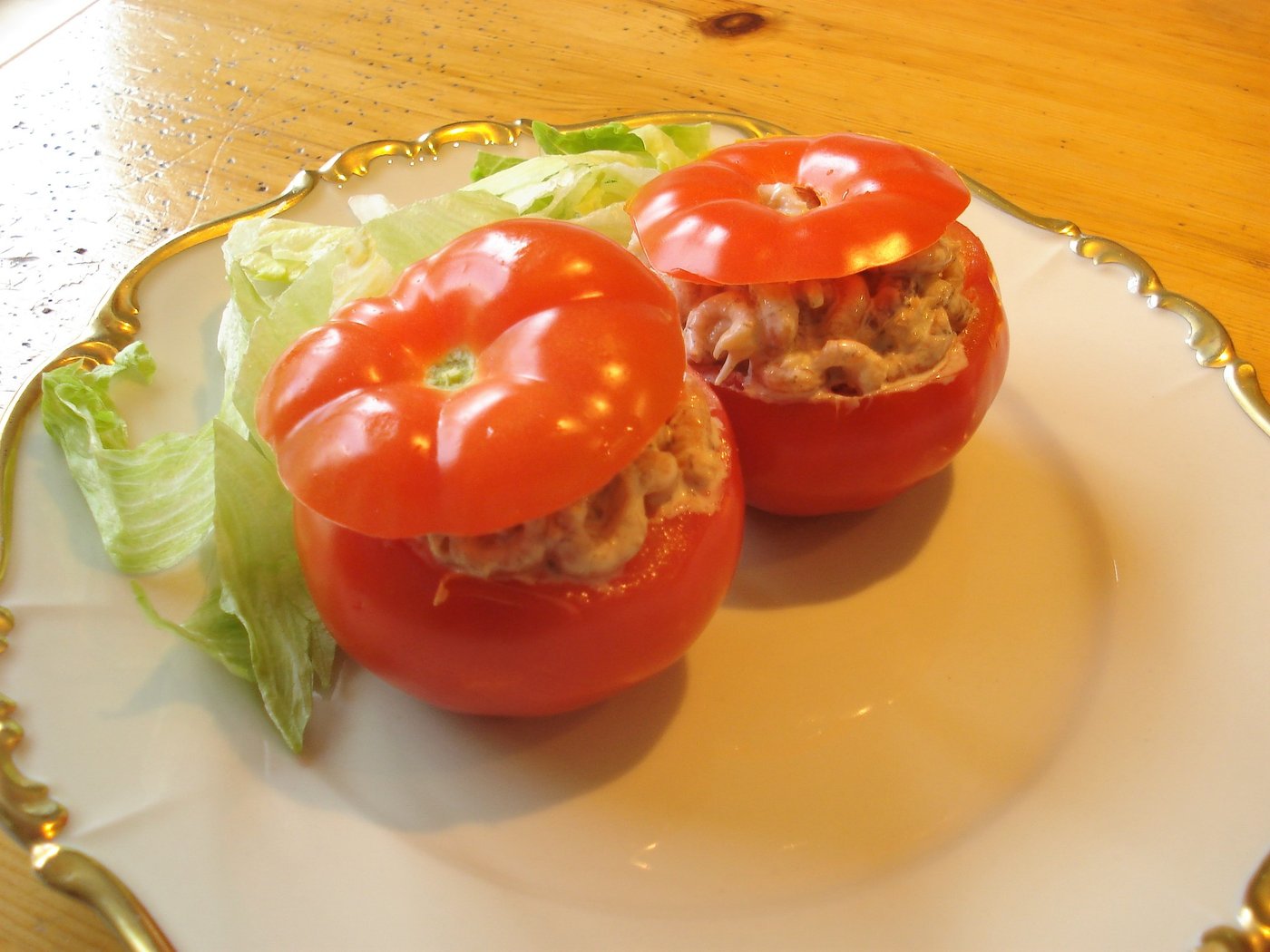 Tomaat-crevette — sfeerfoto, niet het exacte moderne recept